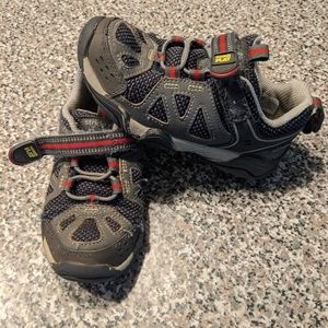 10.5W Stride Rite Made to Play sneakers